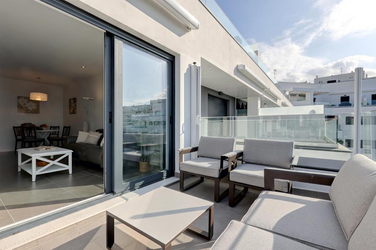 Brand New With Pool And Sea View In Apartemen *